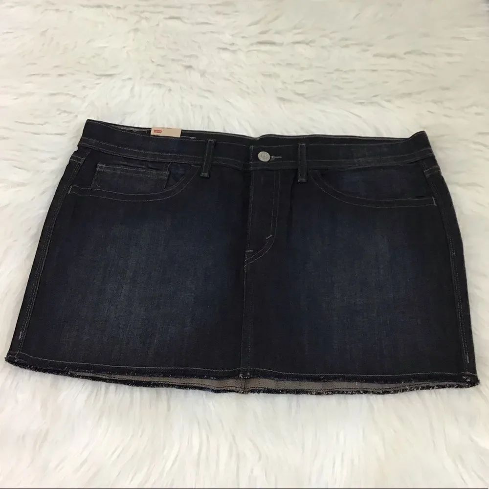 Levi’s Authentic Denim Mini Skirt Raw Hem New Size 31